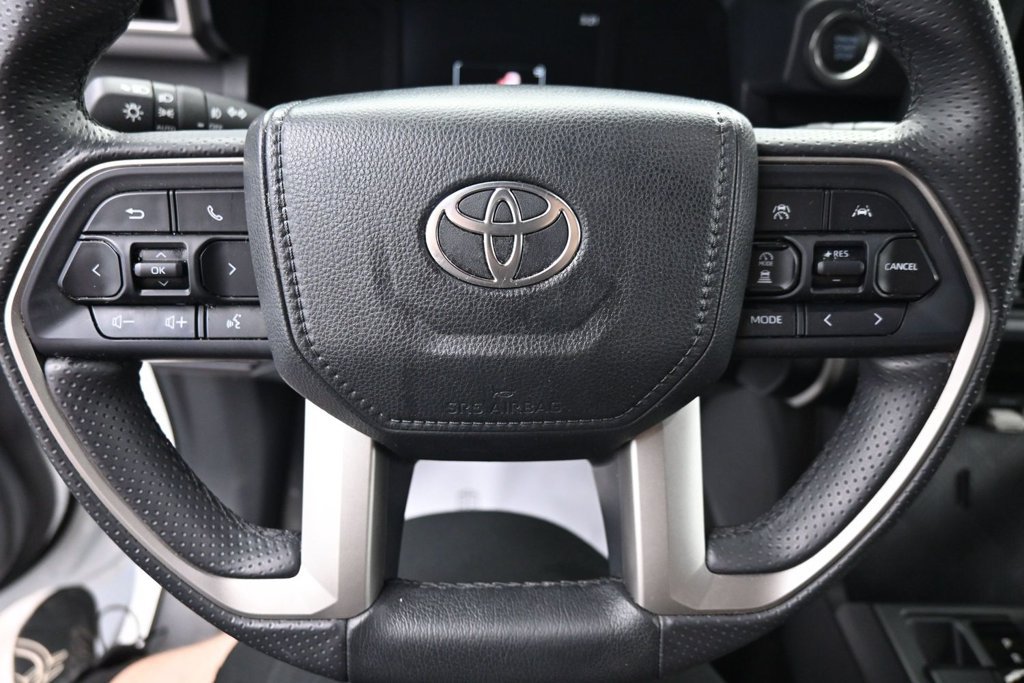 Used 2025 Toyota 4Runner SR5 AWD/4WD image 16