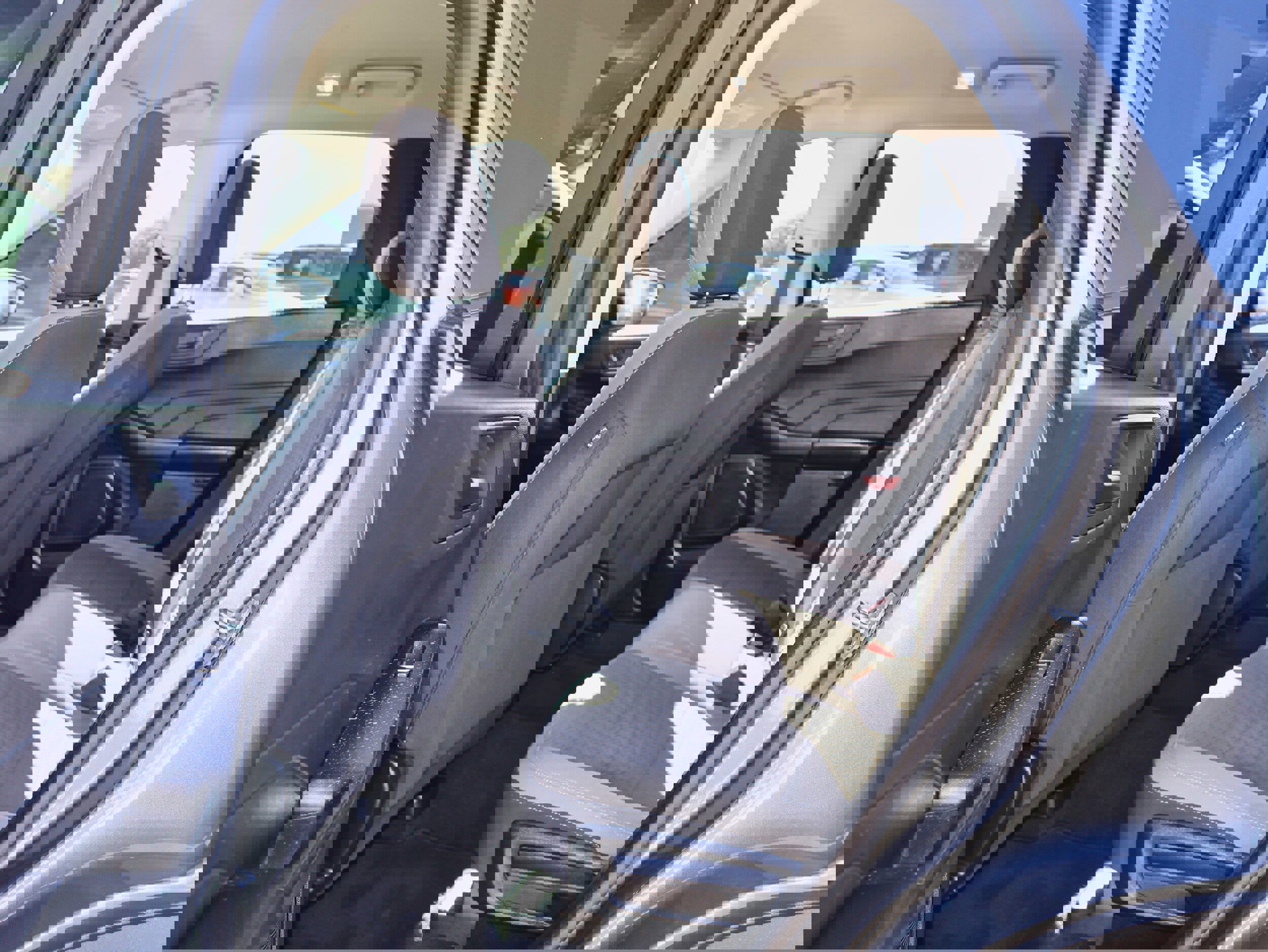 Used 2022 Ford Escape SE w/ SE Sport Appearance Package image 10