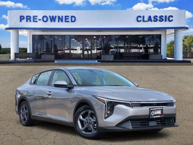 Used 2025 Kia K4 LXS image 1