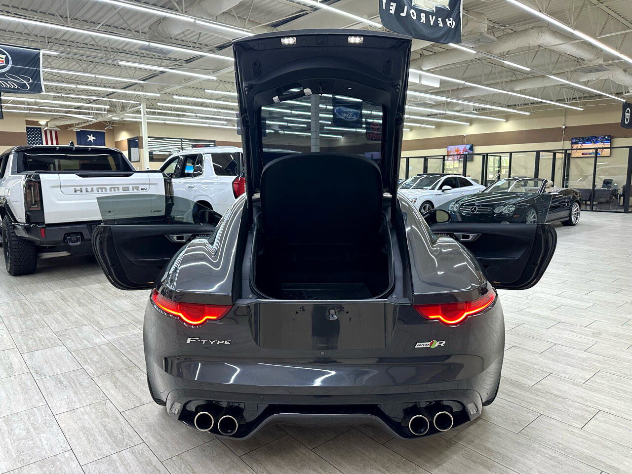 Used 2016 Jaguar F-TYPE R image 11