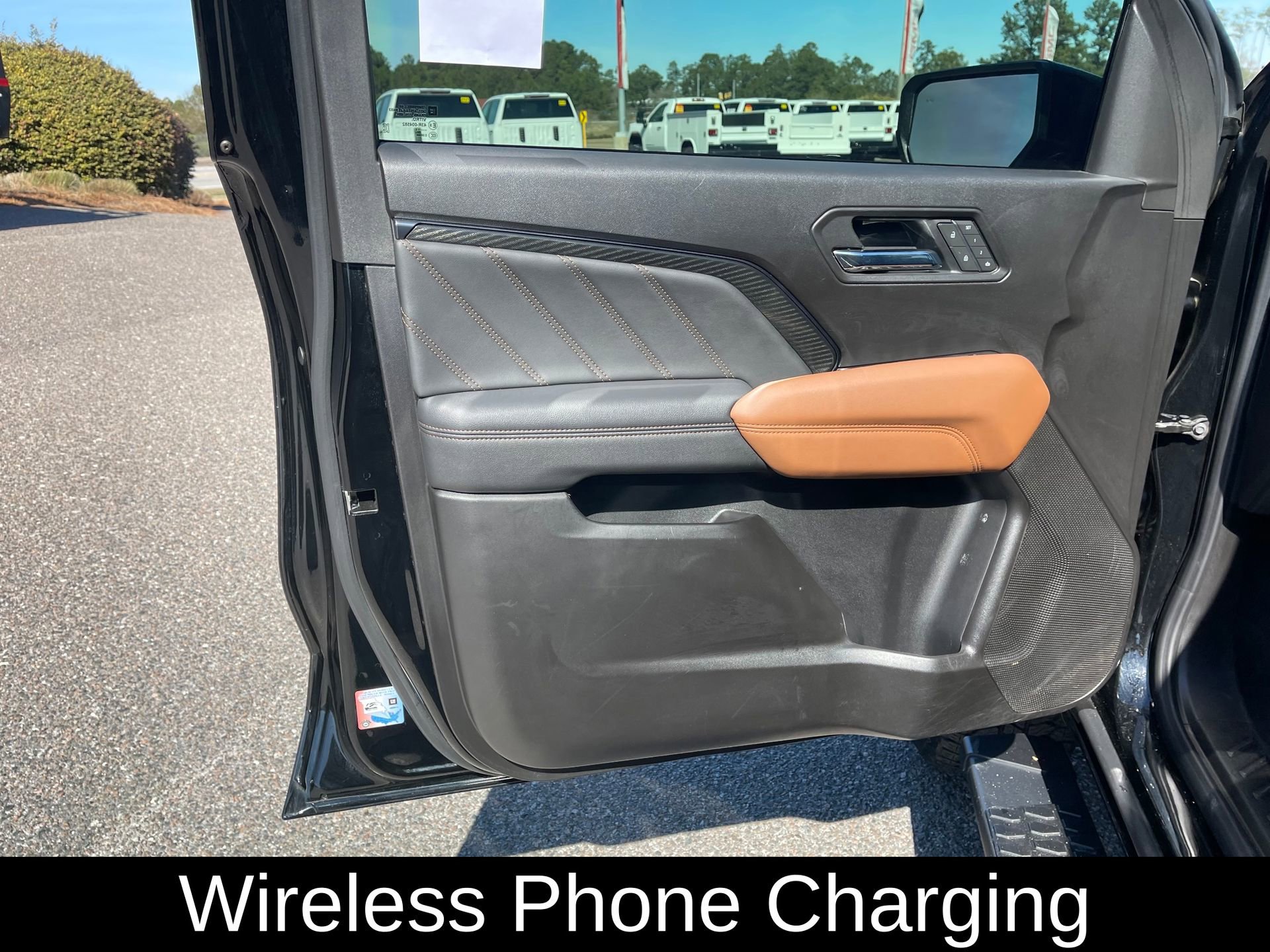 Used 2025 GMC Canyon AT4 w/ Nightfall Edition image 11