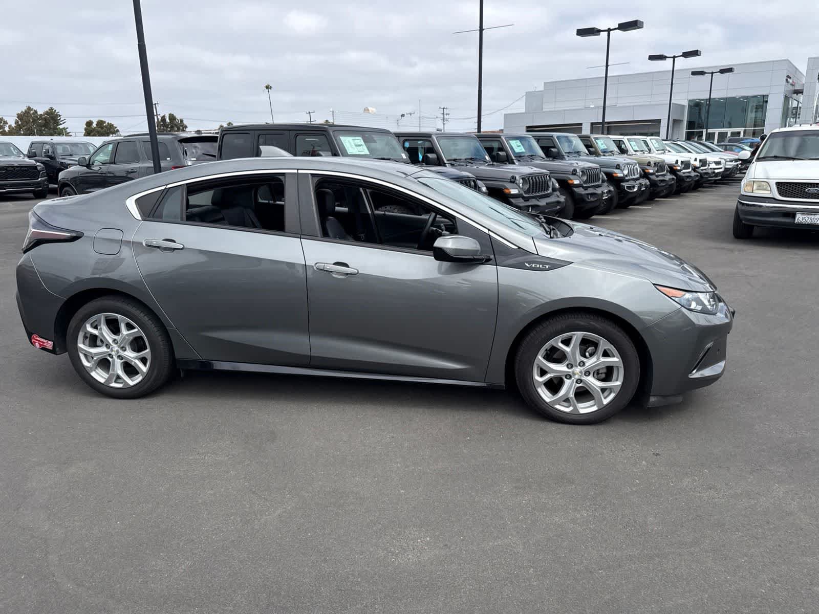 Used 2017 Chevrolet Volt Premier w/ Driver Confidence II Package FWD image 10