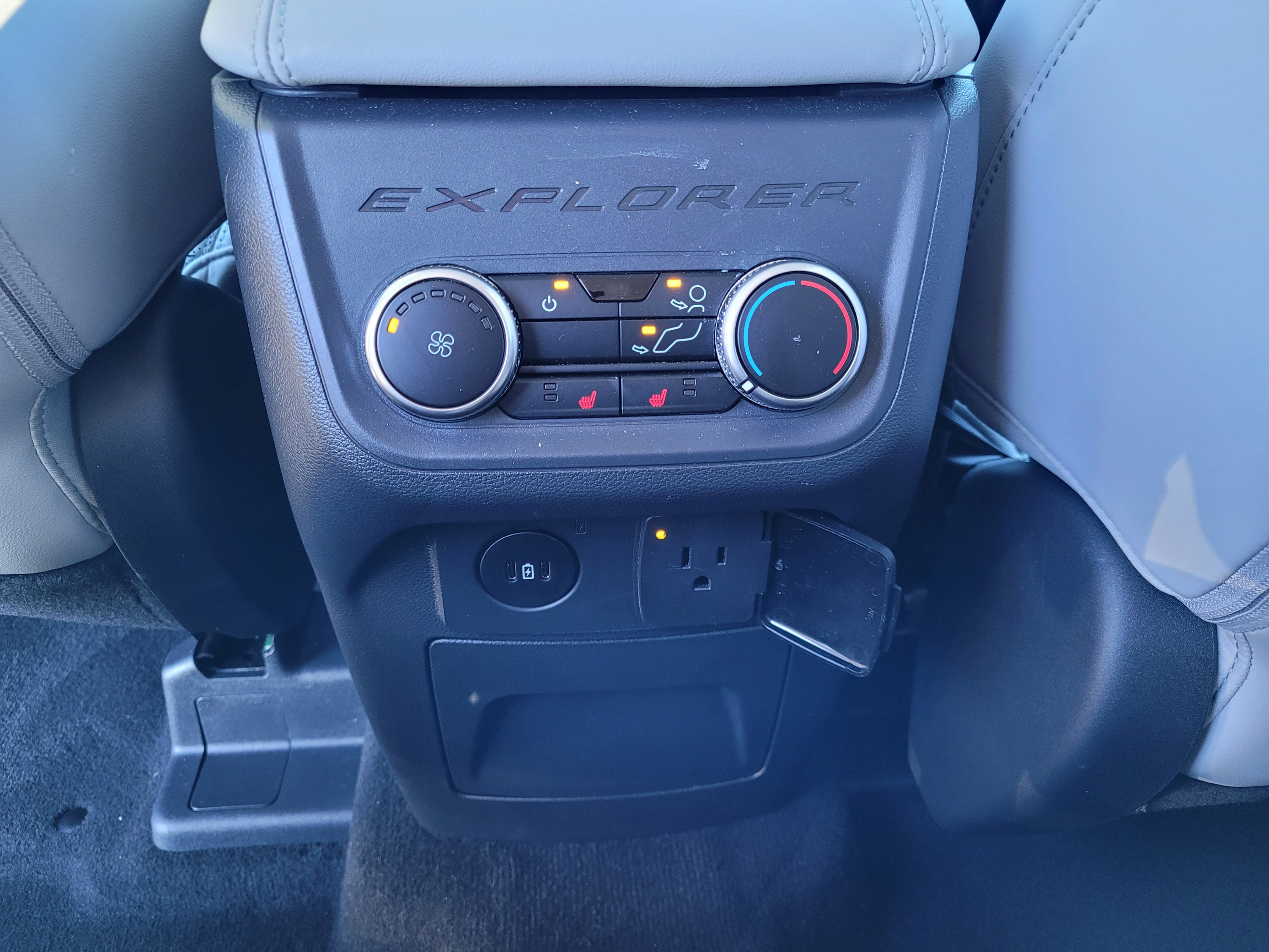 Used 2025 Ford Explorer Platinum w/ Ultimate Package AWD/4WD image 16