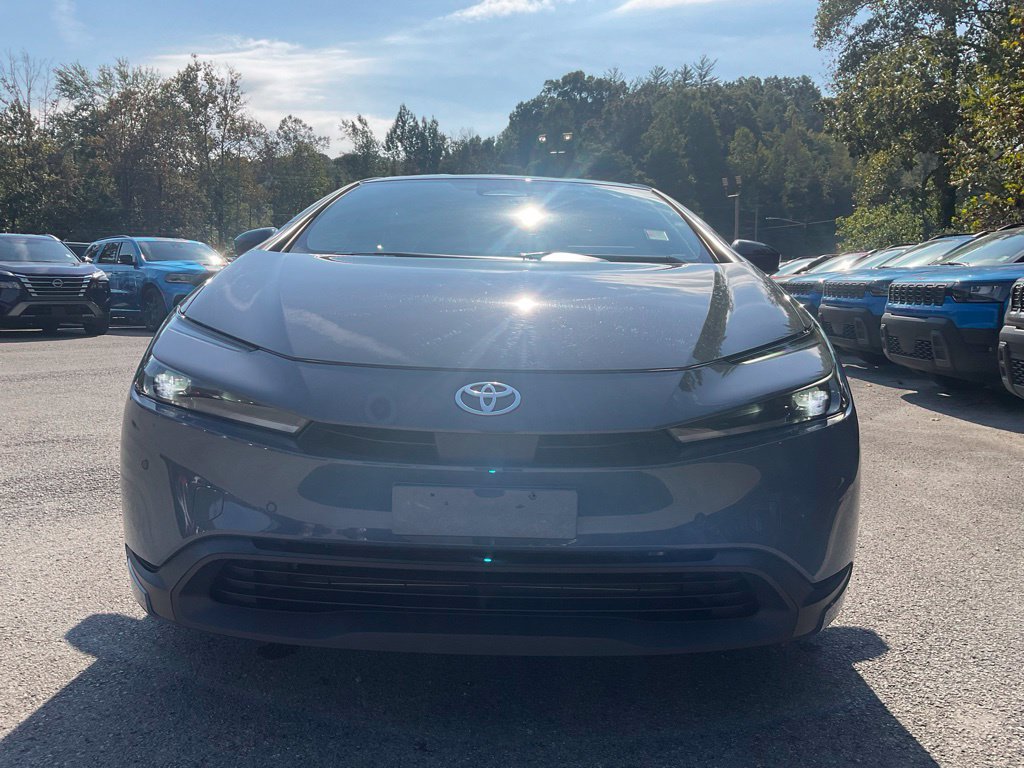 Used 2025 Toyota Prius LE FWD image 2