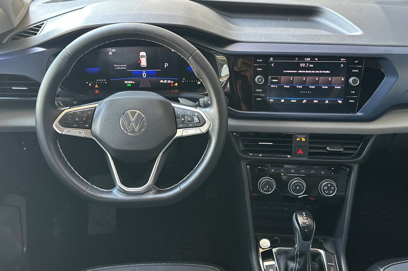 Used 2023 Volkswagen Taos SE w/ Panoramic Sunroof Package FWD image 14