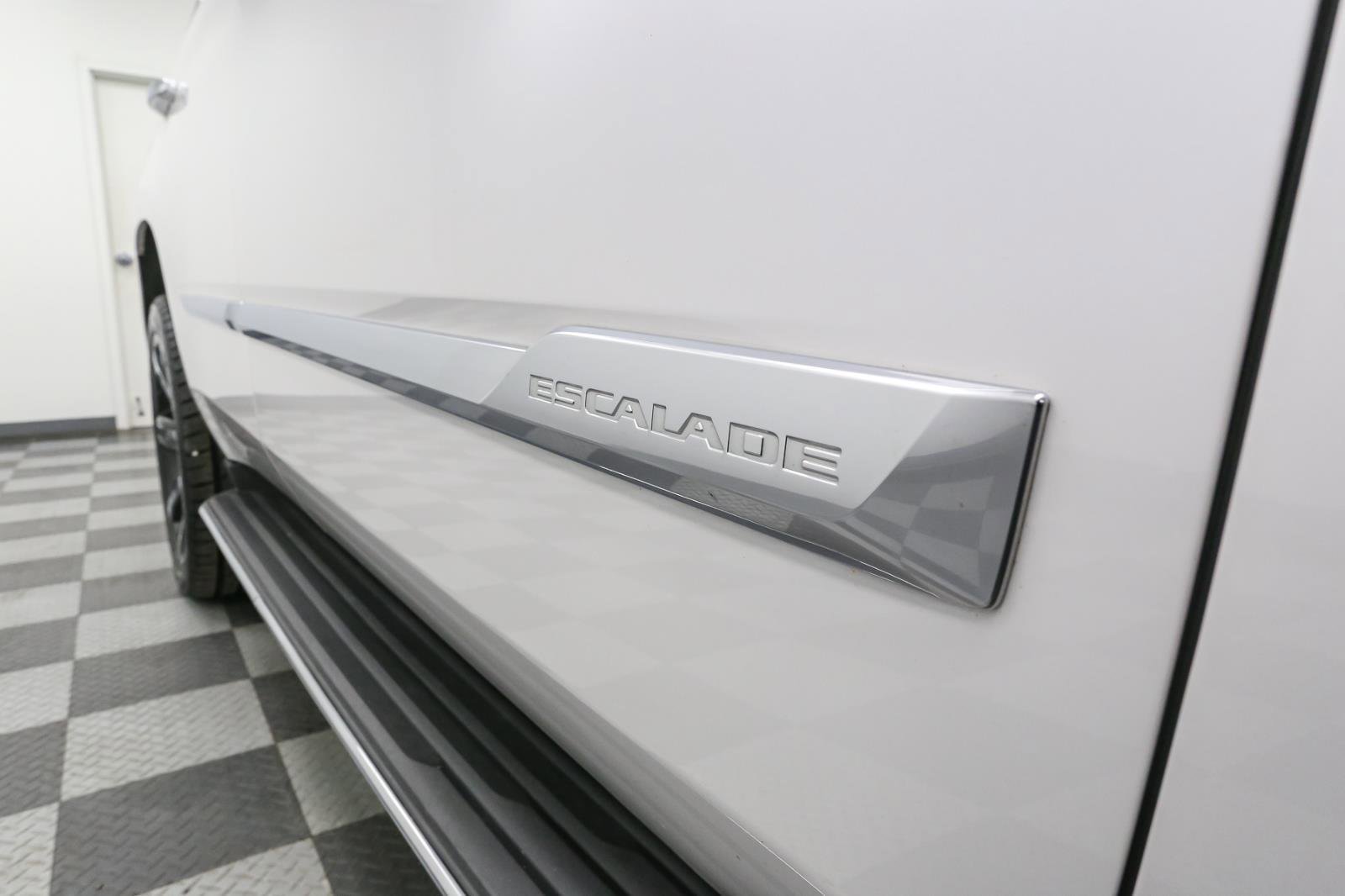 Used 2017 Cadillac Escalade Luxury image 7