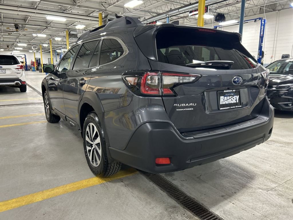 Certified 2025 Subaru Outback Premium image 6