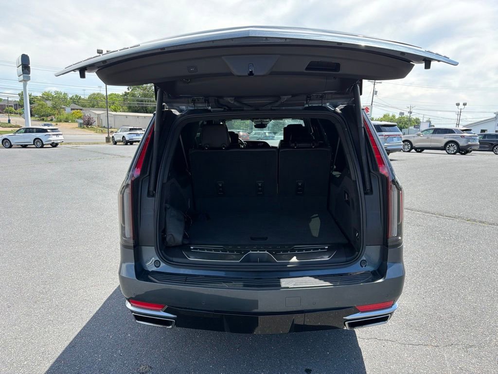 Used 2021 Cadillac Escalade ESV Premium Luxury Platinum w/ Heavy-Duty Trailer Package AWD/4WD image 17
