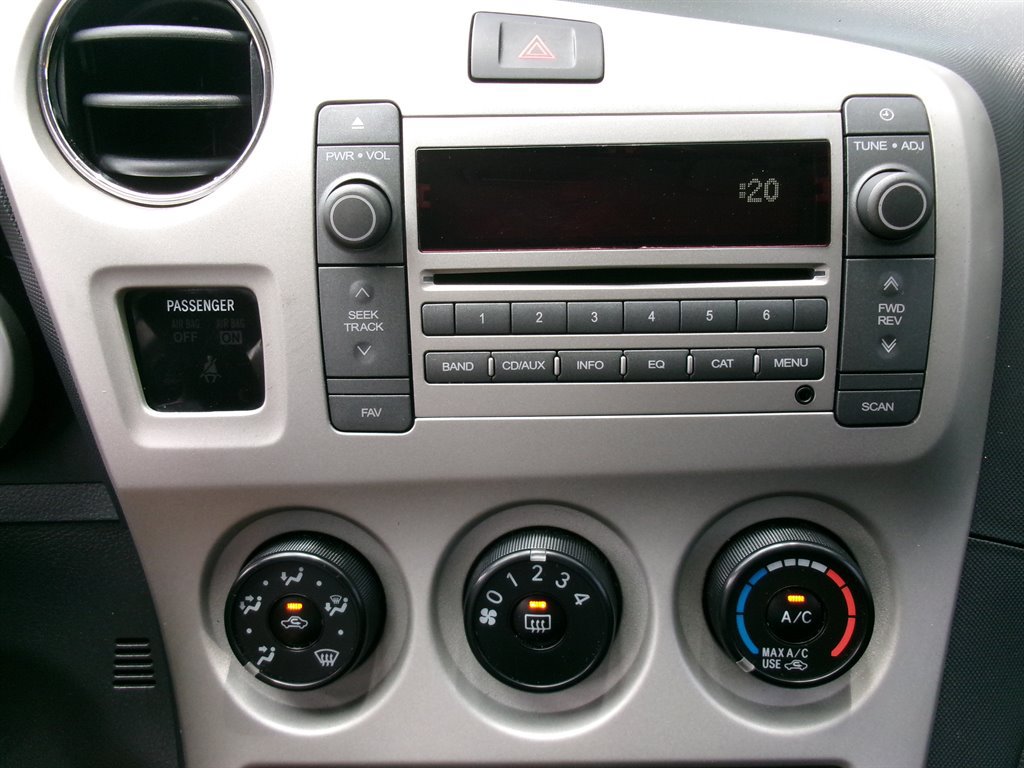 Used 2009 Pontiac Vibe w/ Preferred Package FWD image 33