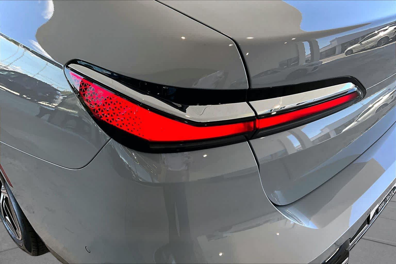Used 2026 BMW 740i RWD image 27