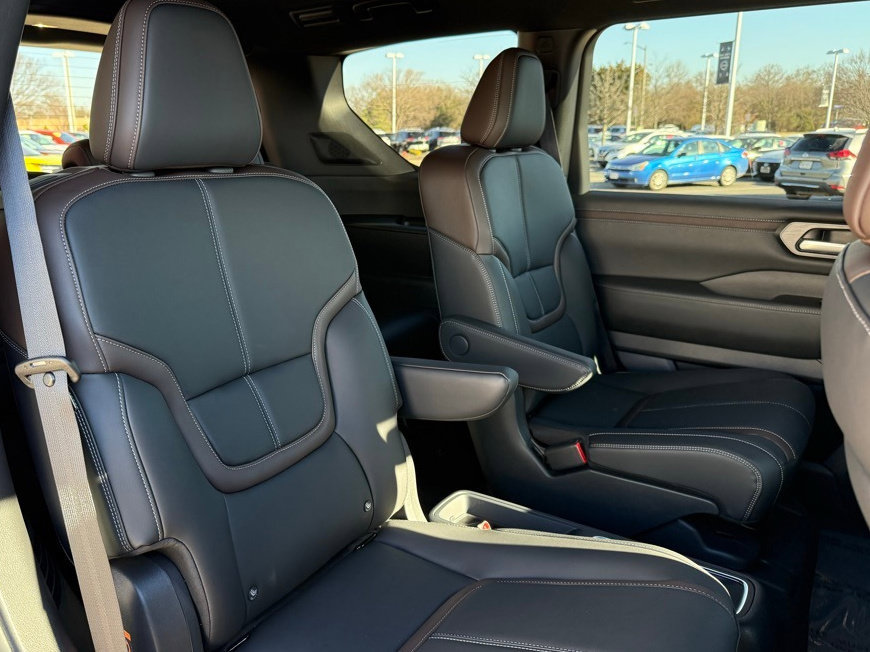 New 2025 Nissan Armada SL w/ Captain's Chari Seat Package AWD/4WD image 30