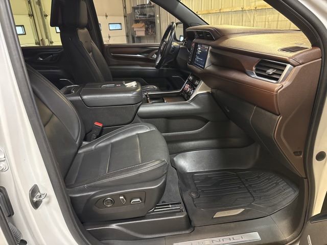 Used 2022 GMC Yukon XL Denali w/ Denali Premium Package image 29