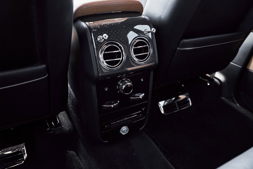Used 2022 Rolls-Royce Cullinan Black Badge w/ Dark Exterior Package AWD/4WD image 56