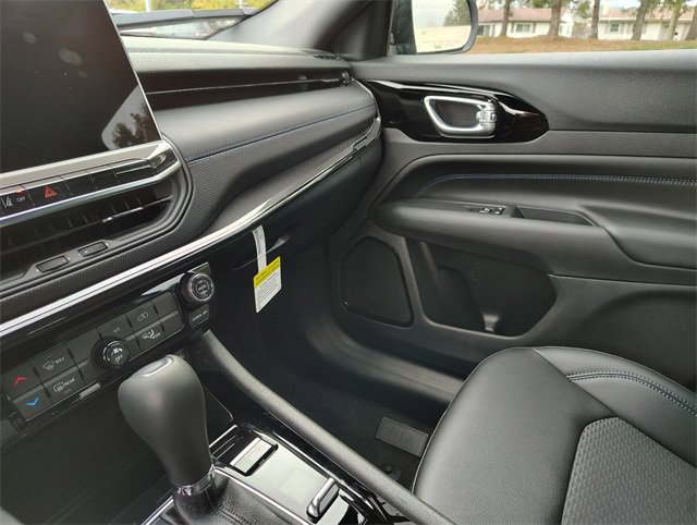 New 2026 Jeep Compass Latitude image 28