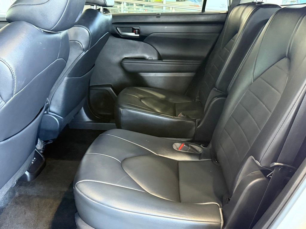 Certified 2023 Toyota Highlander XLE image 34