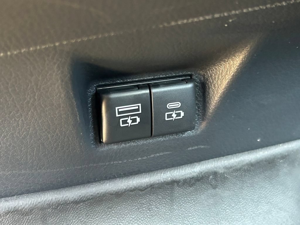 Used 2025 Toyota Camry SE w/ Convenience Package FWD image 21