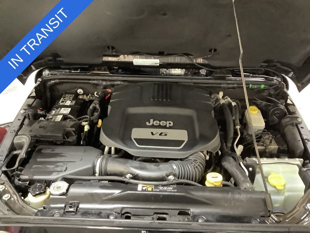 Used 2018 Jeep Wrangler Sahara w/ Connectivity Group AWD/4WD image 15