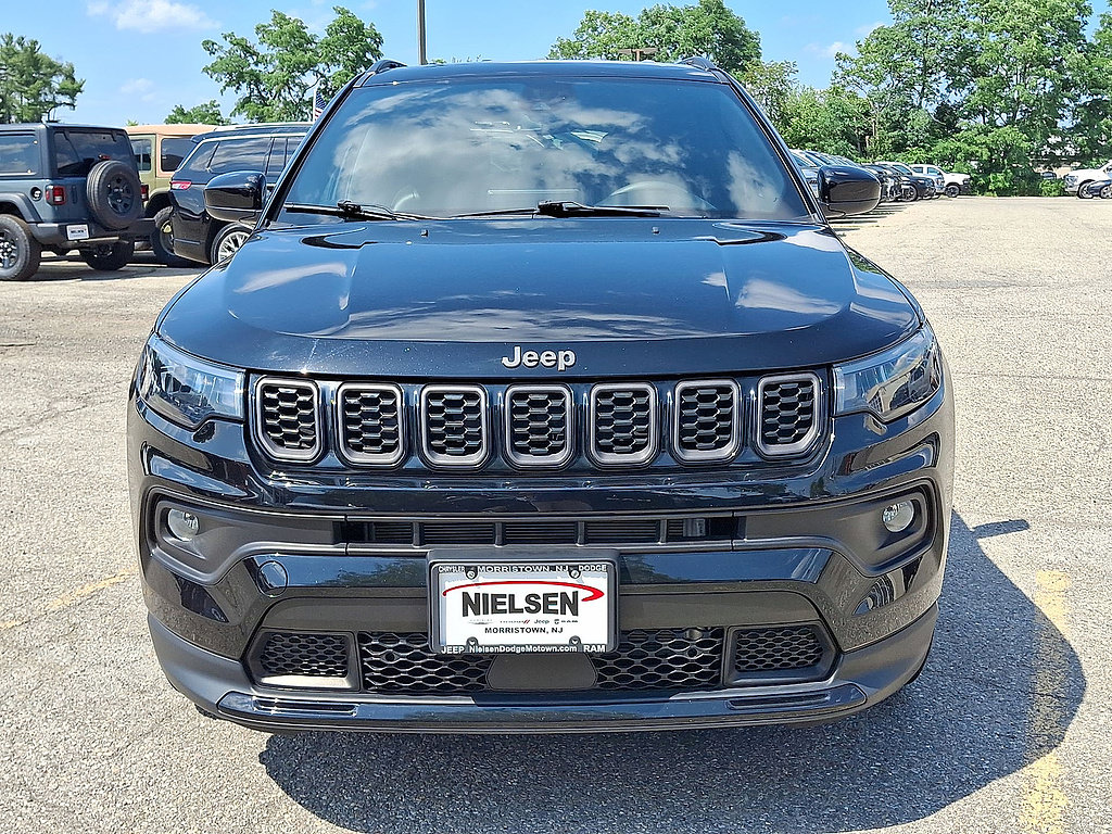 Used 2024 Jeep Compass Latitude w/ Convenience Group AWD/4WD image 35