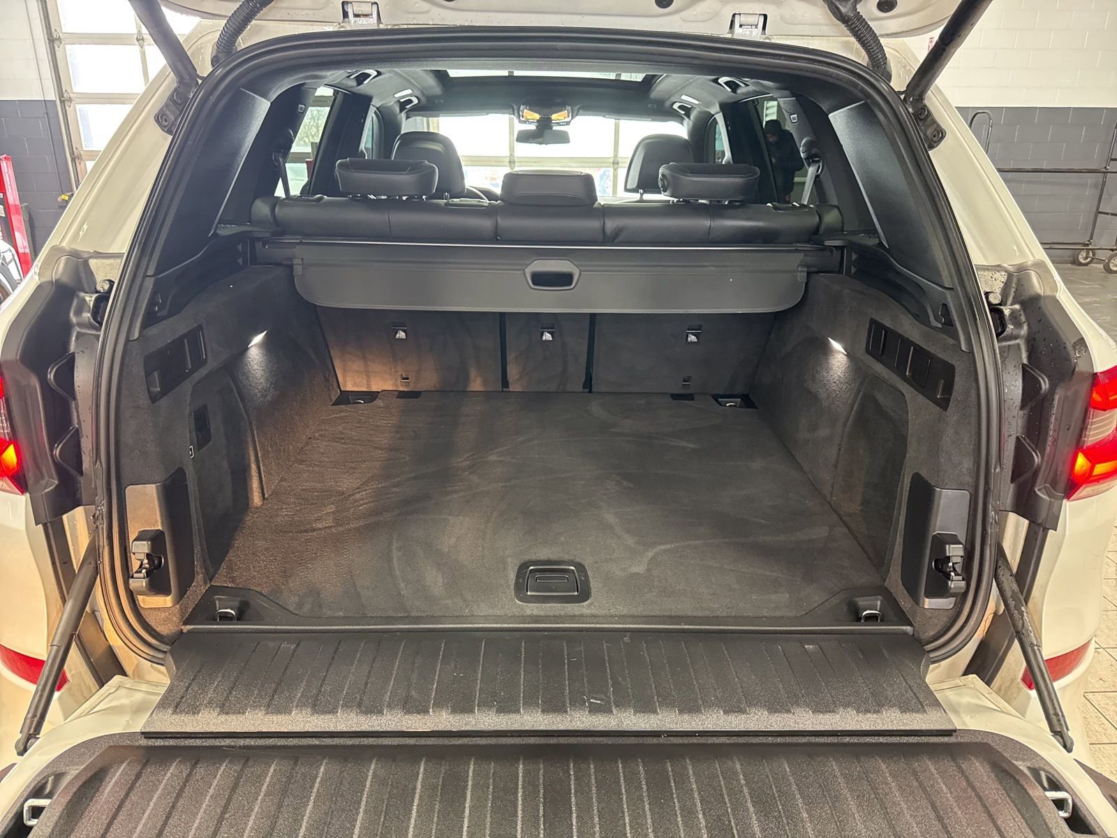 Used 2021 BMW X5 M50i w/ Executive Package image 10