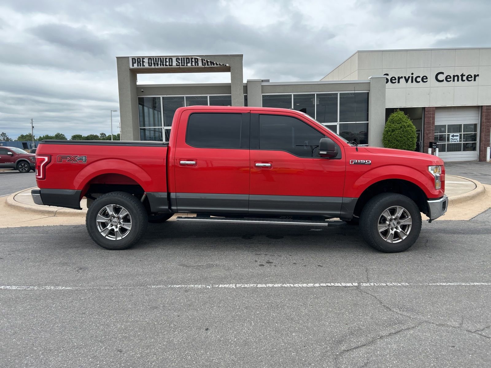 Used 2017 Ford F150 XLT w/ Equipment Group 302A Luxury AWD/4WD image 4