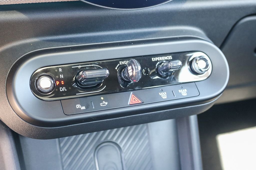 Used 2025 MINI Cooper 2-Door Hardtop image 19