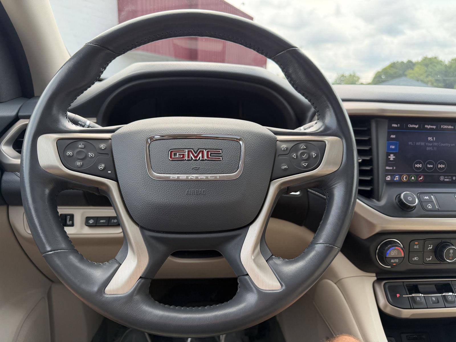 Used 2022 GMC Acadia Denali w/ Denali Ultimate Package AWD/4WD image 14