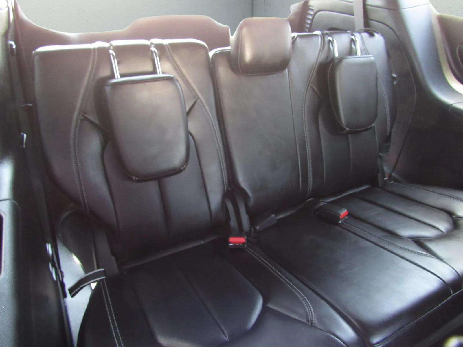 Used 2025 Chrysler Pacifica Select FWD image 12
