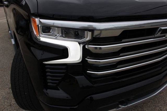 Used 2023 Chevrolet Silverado 1500 High Country w/ High Country Premium Package image 4