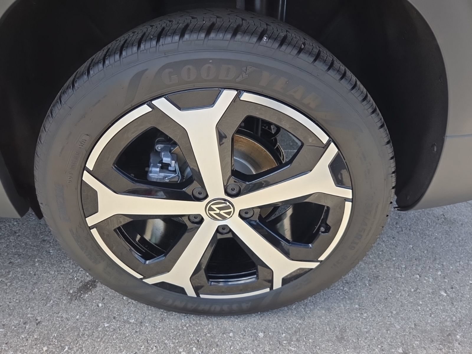 New 2026 Volkswagen Taos SEL AWD/4WD image 14