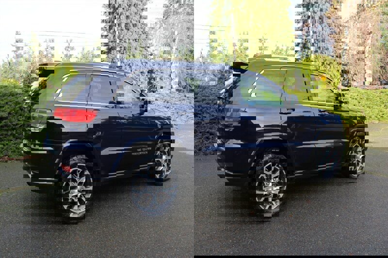 Used 2018 Jeep Grand Cherokee Limited image 3