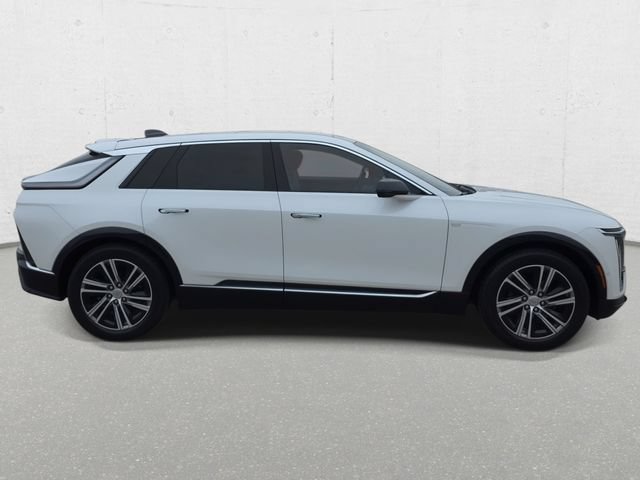 Certified 2024 Cadillac Lyriq Luxury w/ LPO, Floor Liner Package AWD/4WD image 4
