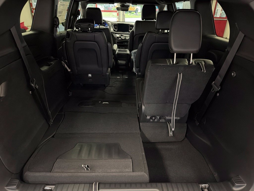 New 2027 Chrysler Pacifica LX FWD image 25