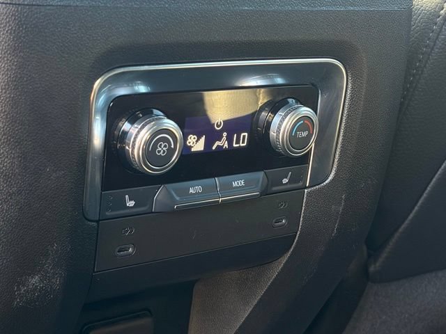 Used 2025 GMC Yukon XL Denali RWD image 17