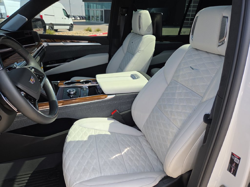 Used 2025 Cadillac Escalade ESV Sport Platinum w/ LPO, Floor Liner Package AWD/4WD image 16