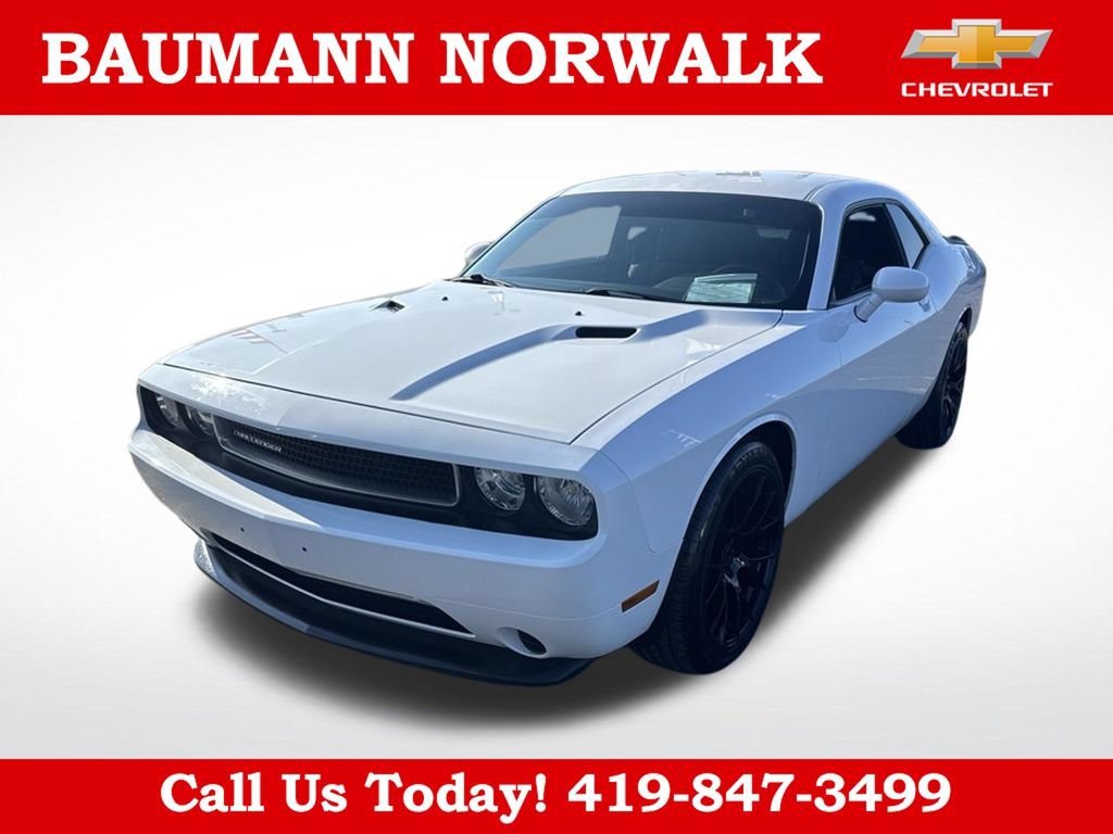 Used 2013 Dodge Challenger SXT RWD image 1