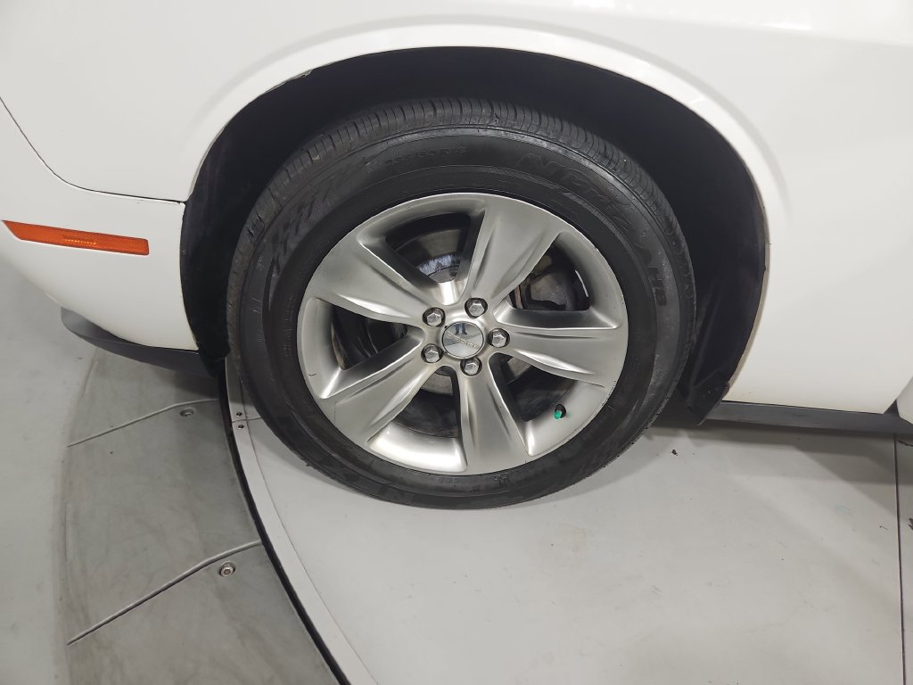 Used 2016 Dodge Challenger SXT w/ Driver Convenience Group RWD image 25