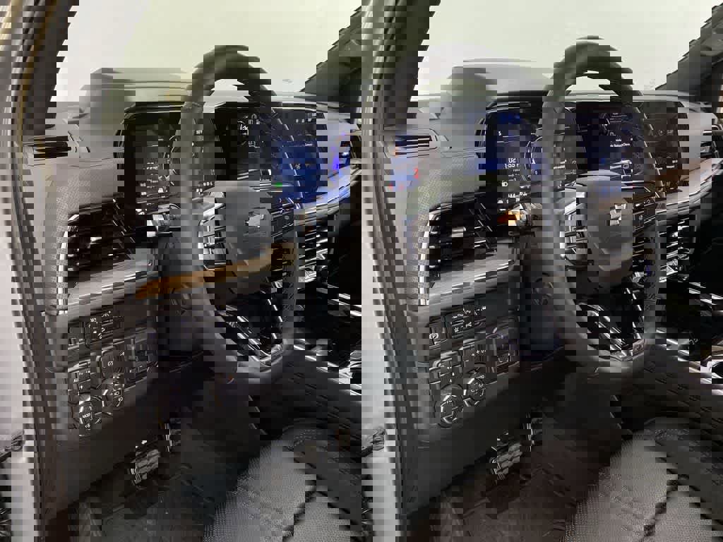 Used 2025 Chevrolet Tahoe High Country image 2