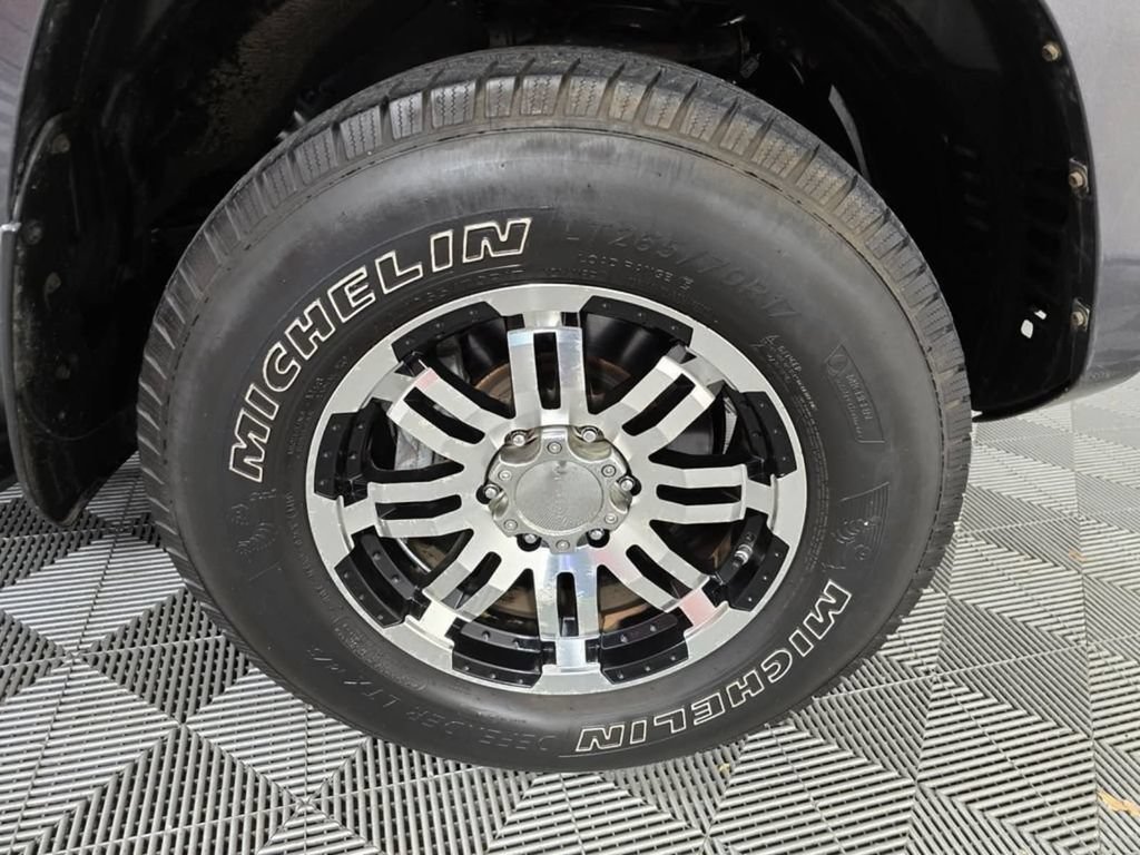 Used 2016 Toyota 4Runner SR5 AWD/4WD image 9
