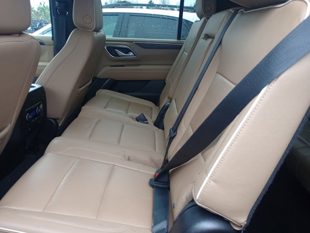 Used 2024 Chevrolet Suburban Premier image 18