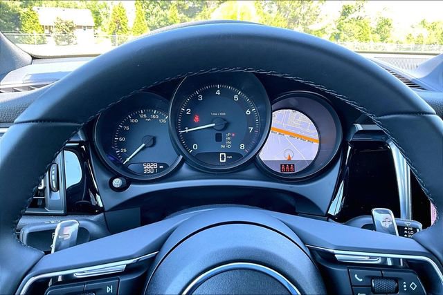 Used 2025 Porsche Macan AWD/4WD image 13