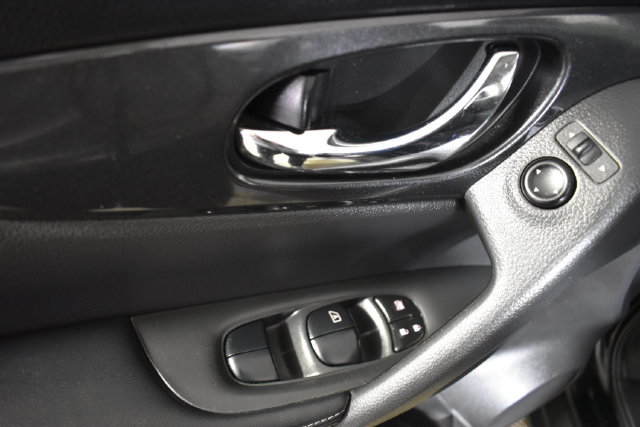 Used 2020 Nissan Rogue S w/ Special Edition Package AWD/4WD image 9