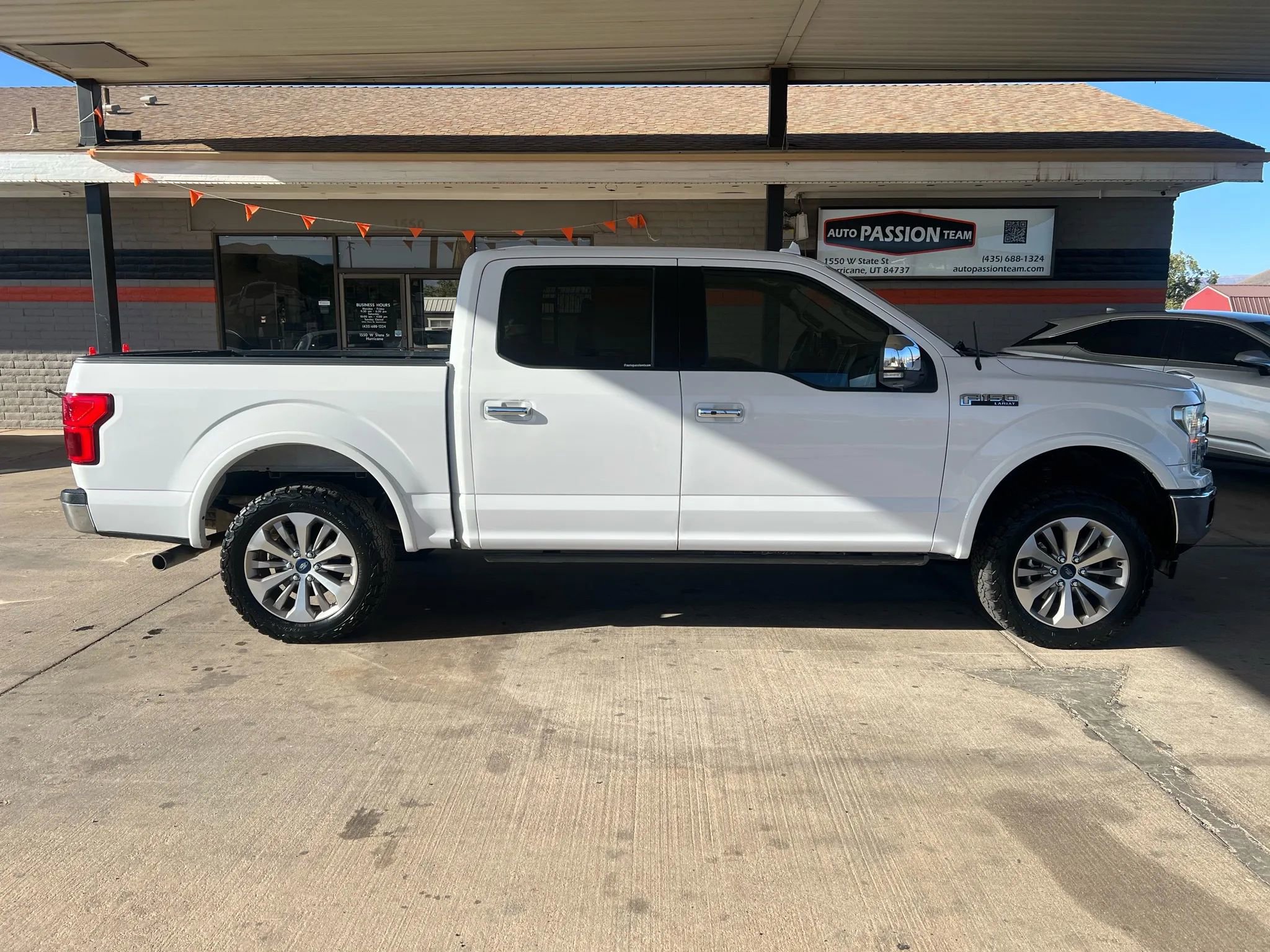 Used 2018 Ford F150 Lariat w/ Equipment Group 502A Luxury image 4