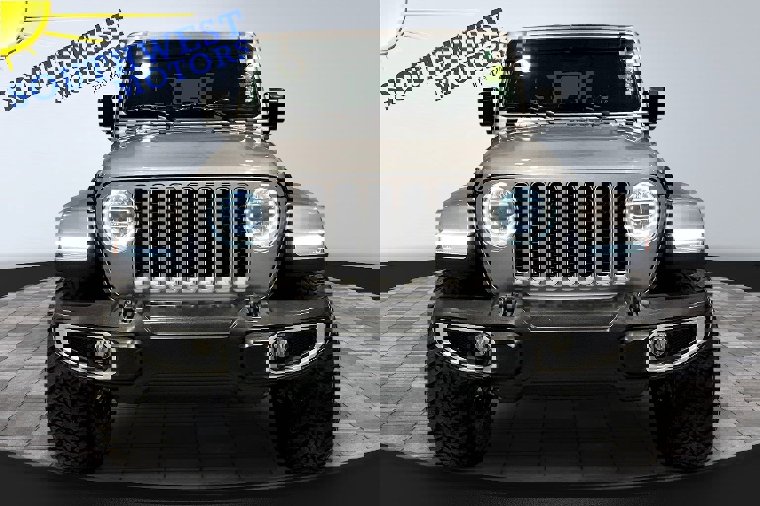 Used 2020 Jeep Gladiator Overland image 2