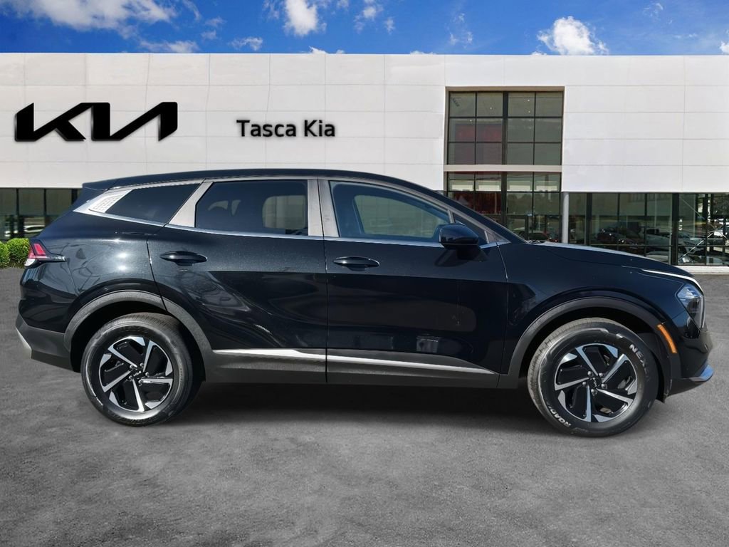 Used 2023 Kia Sportage LX image 4