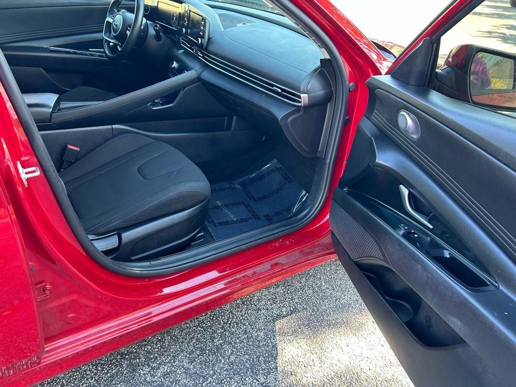 Used 2022 Hyundai Elantra SEL w/ Convenience Package image 30
