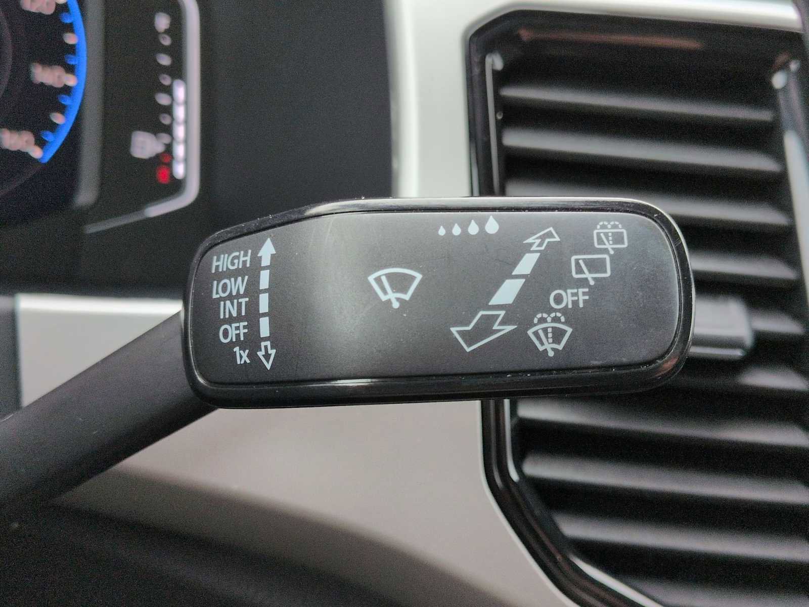 Used 2021 Volkswagen Atlas Cross Sport SEL Premium R-Line image 28