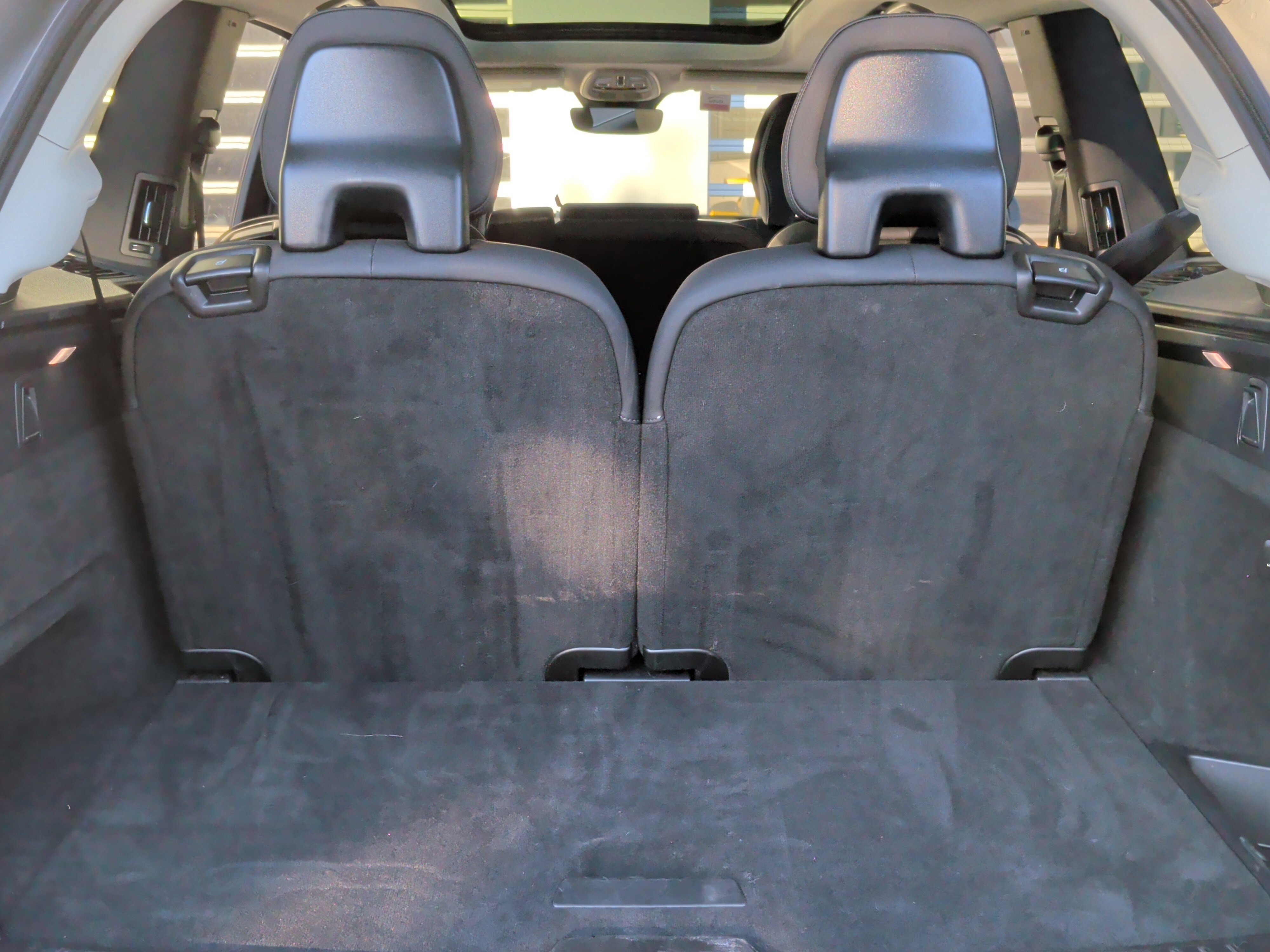 Used 2025 Volvo XC90 B6 Plus image 32