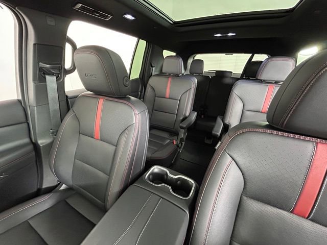 Used 2024 Chevrolet Traverse RS image 30