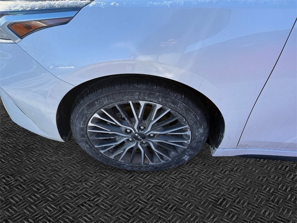 Used 2024 Kia Forte GT-Line w/ GT-Line Premium Package image 11