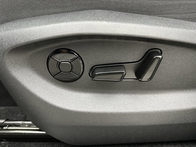 Certified 2026 Volkswagen Tiguan SE R-Line AWD/4WD image 13